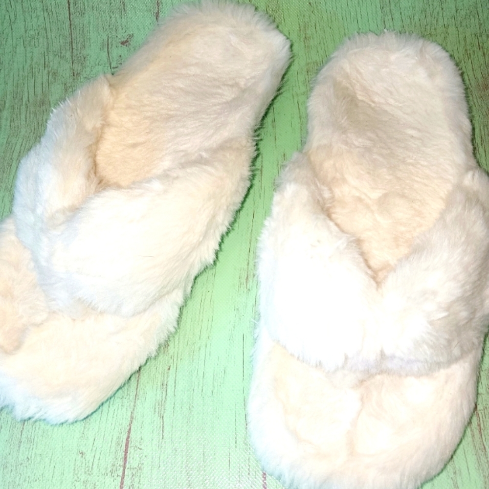 Vionic white fuzzy flipper slippers sz 7